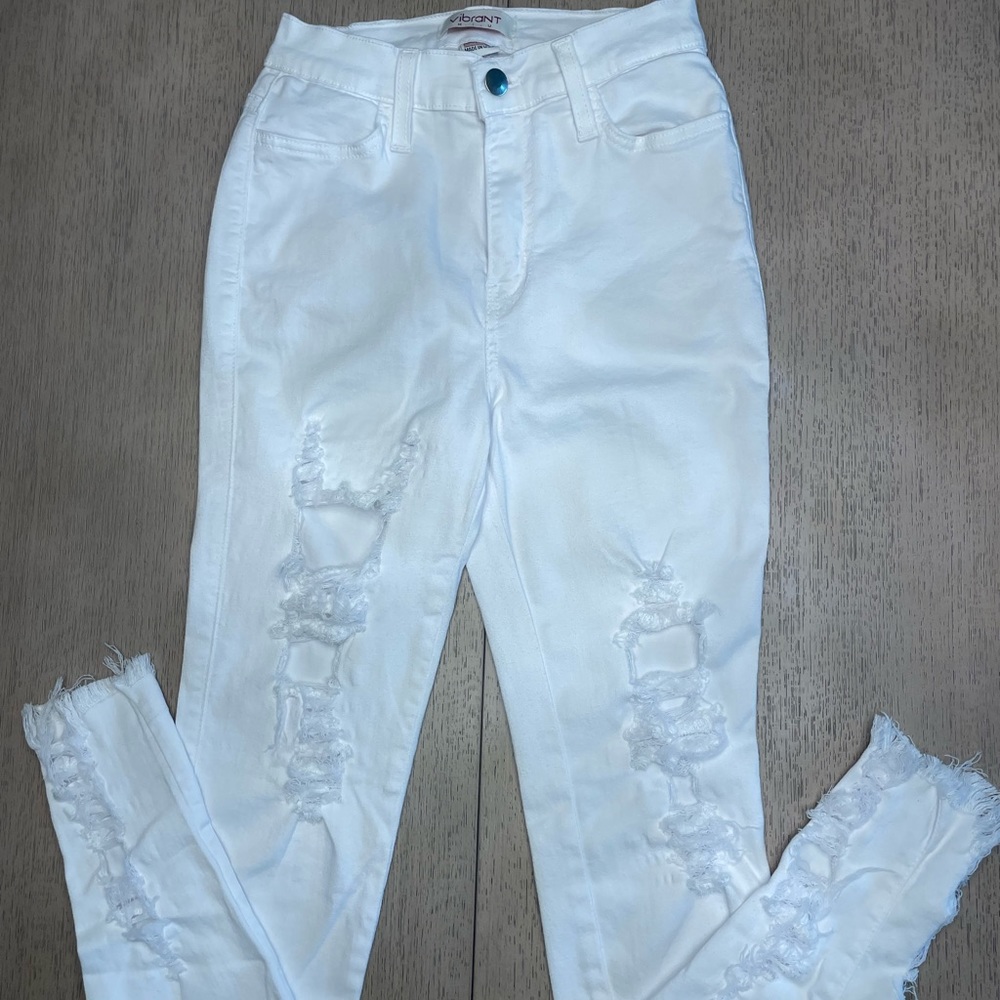 VIBRANT Juniors Size 7 (W27) Distressed White Denim Jeans